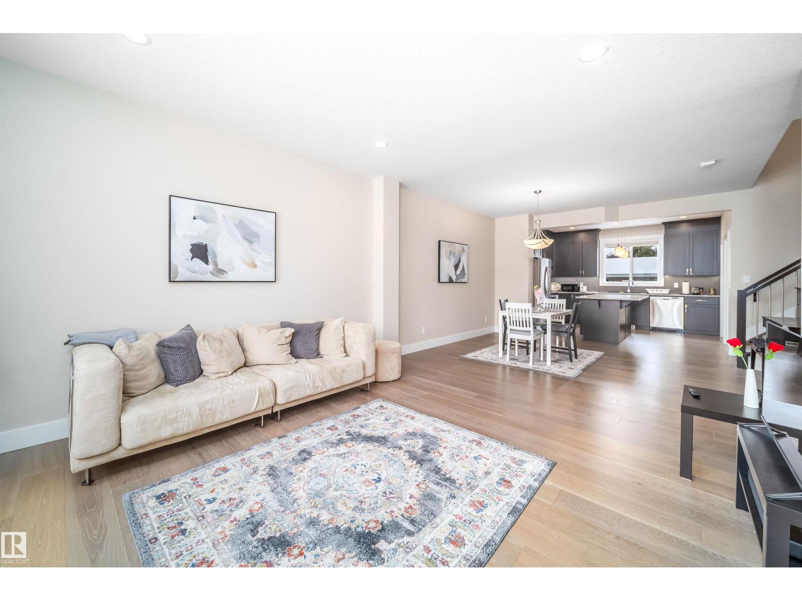 9527 75 AV NW - 23
