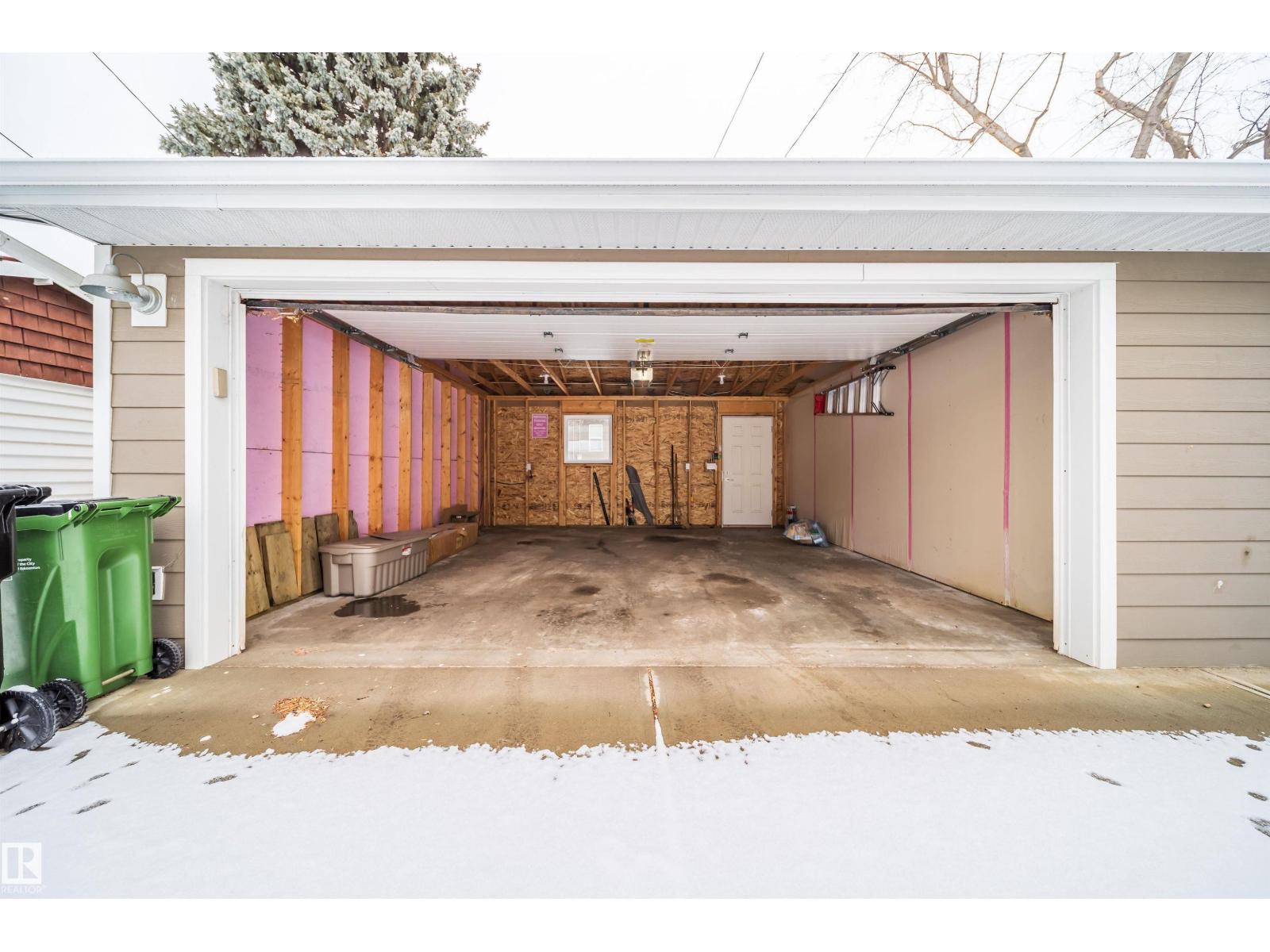 9527 75 AV NW - 20
