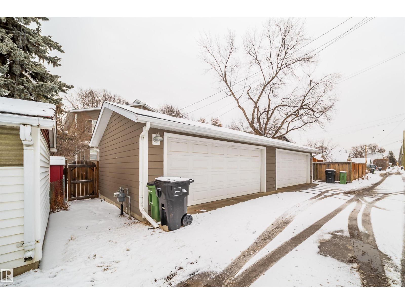 9527 75 AV NW - 17