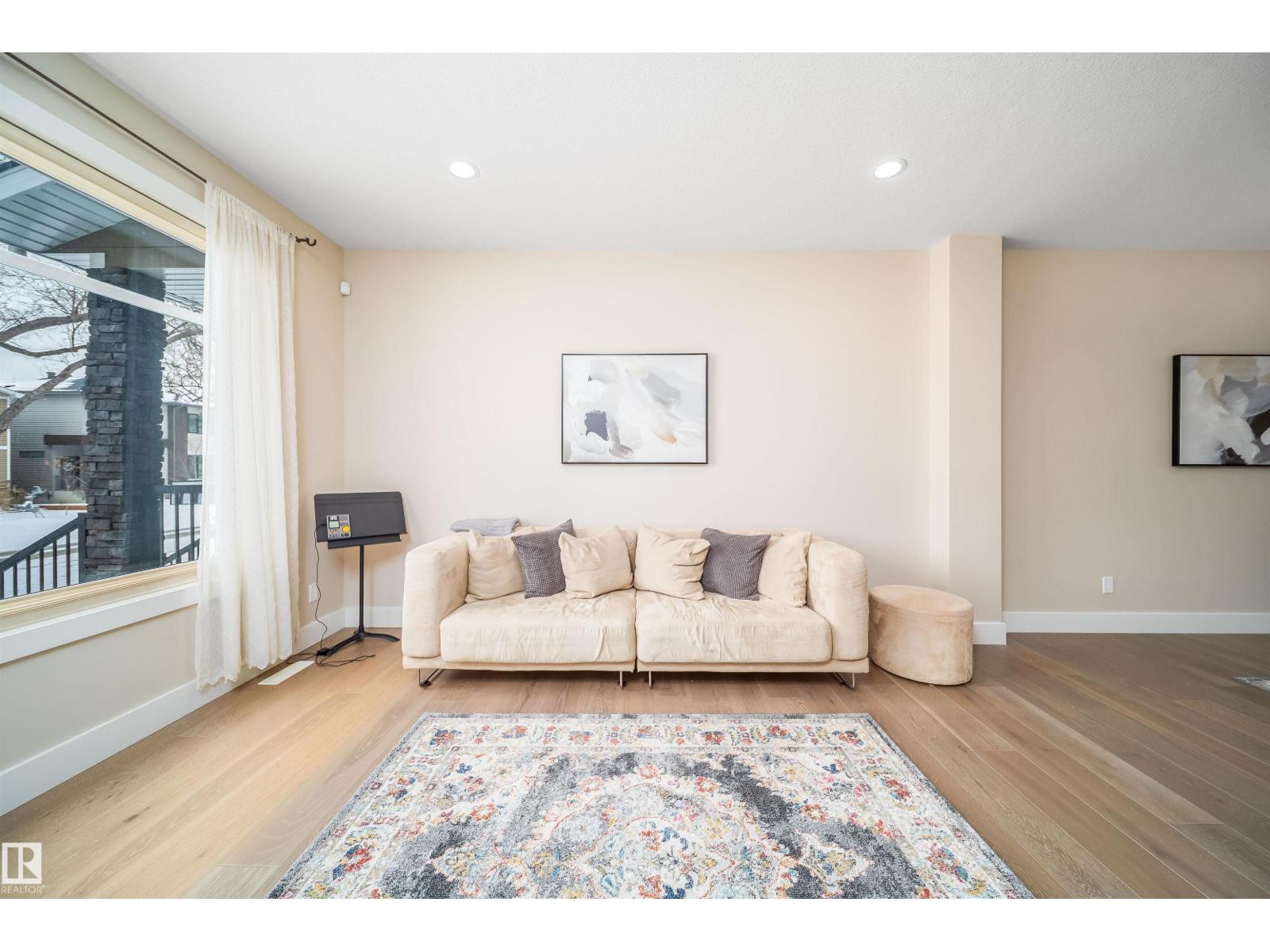9527 75 AV NW - 24