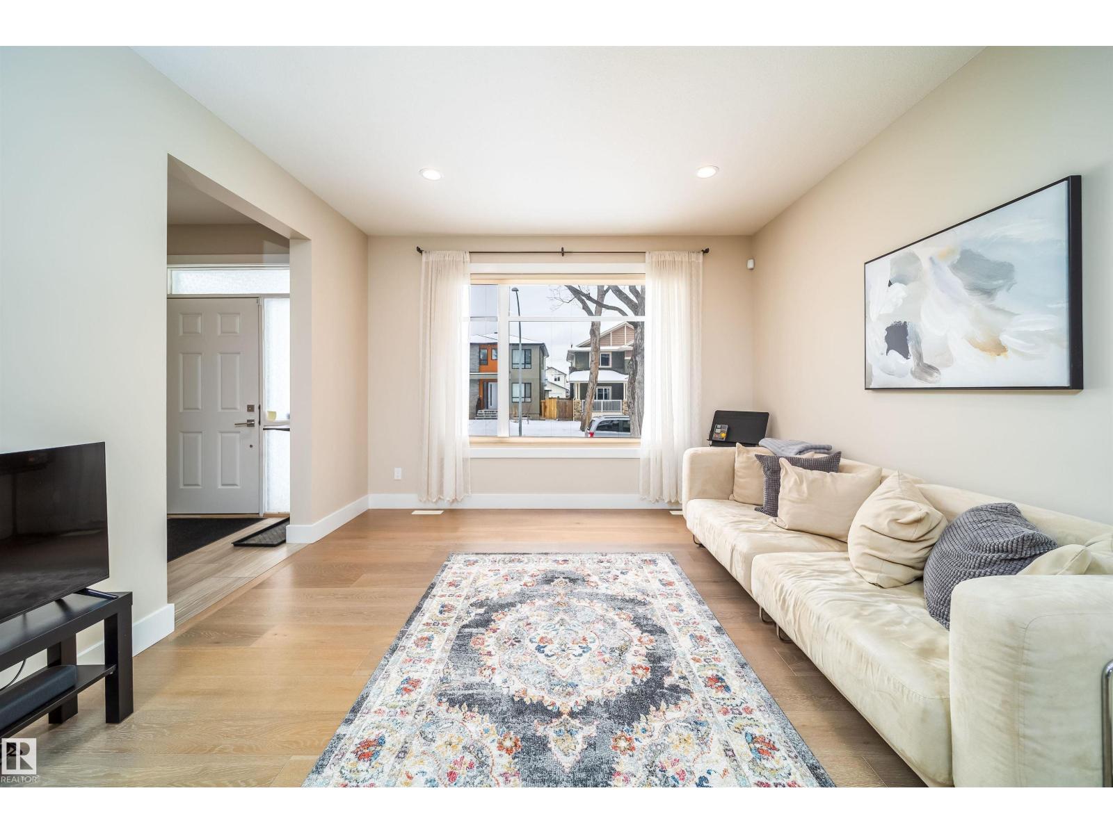9527 75 AV NW - 25