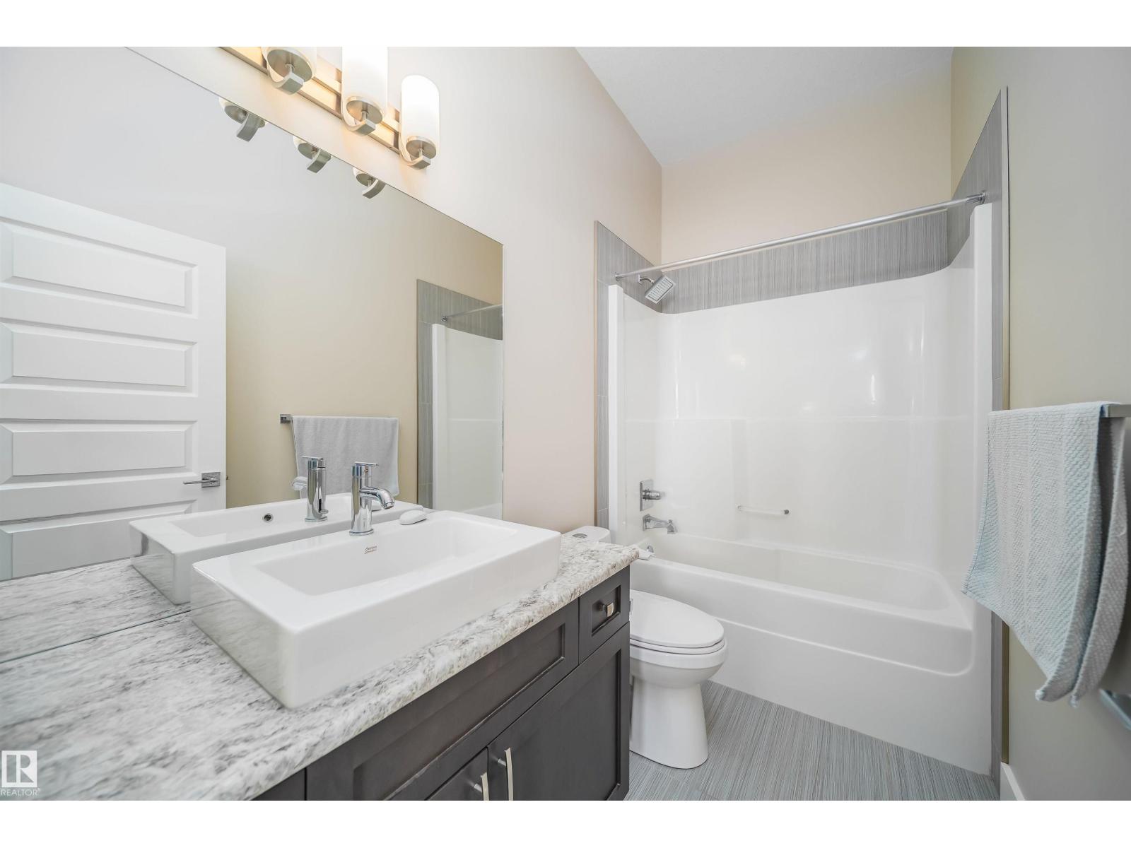 9527 75 AV NW - 44