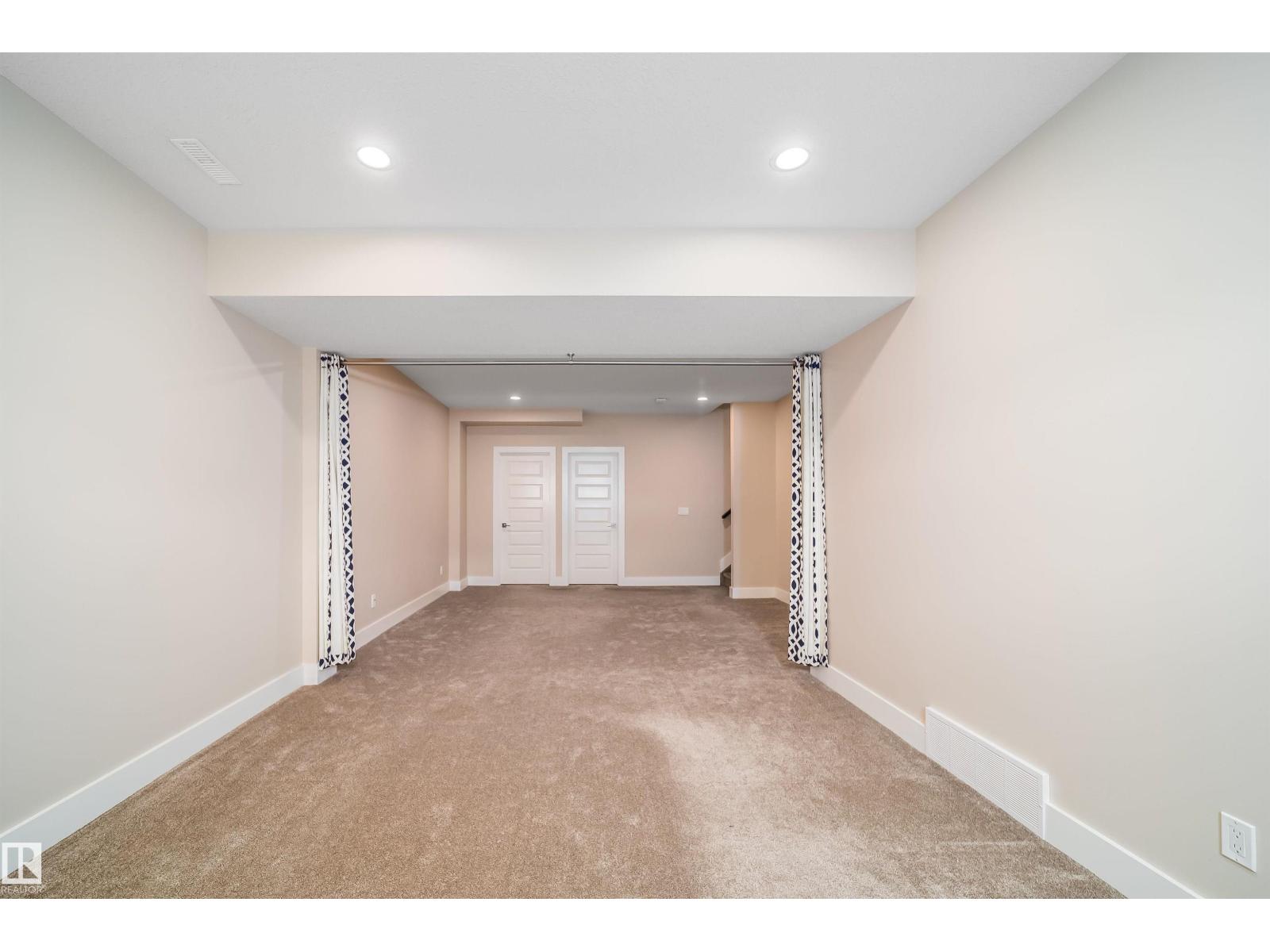 9527 75 AV NW - 52