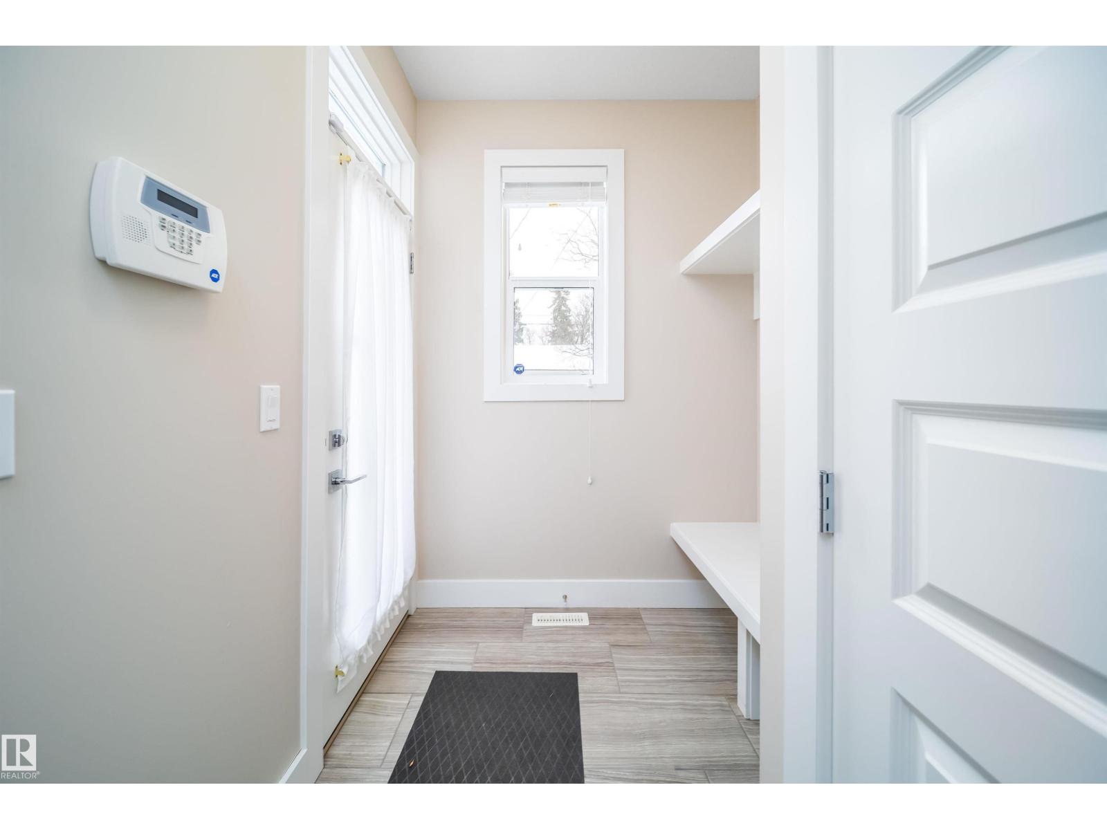 9527 75 AV NW - 36
