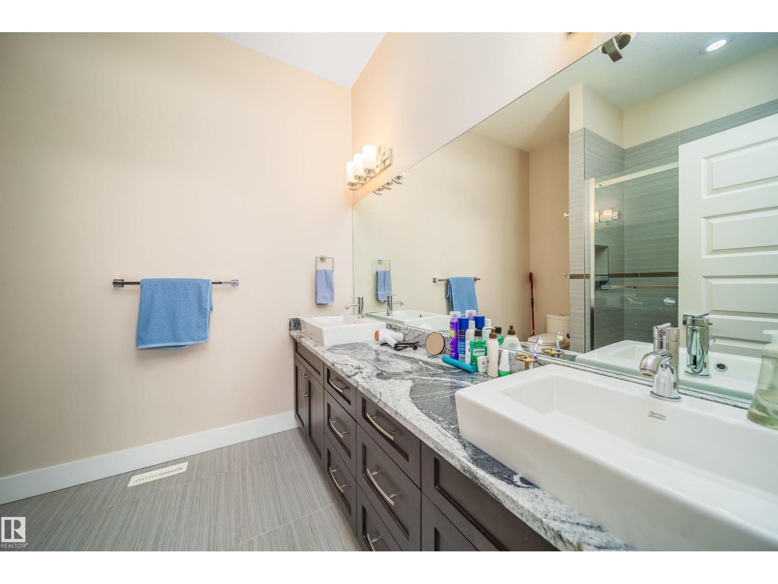 9527 75 AV NW - 49
