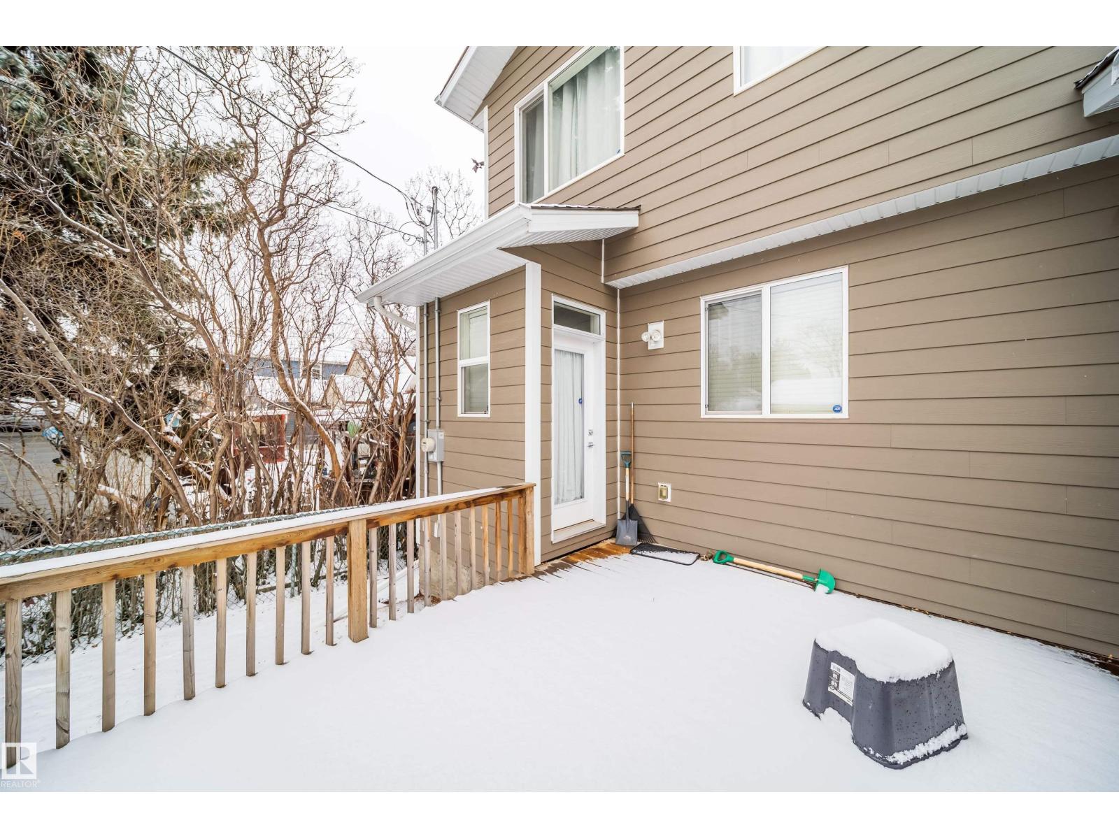 9527 75 AV NW - 15
