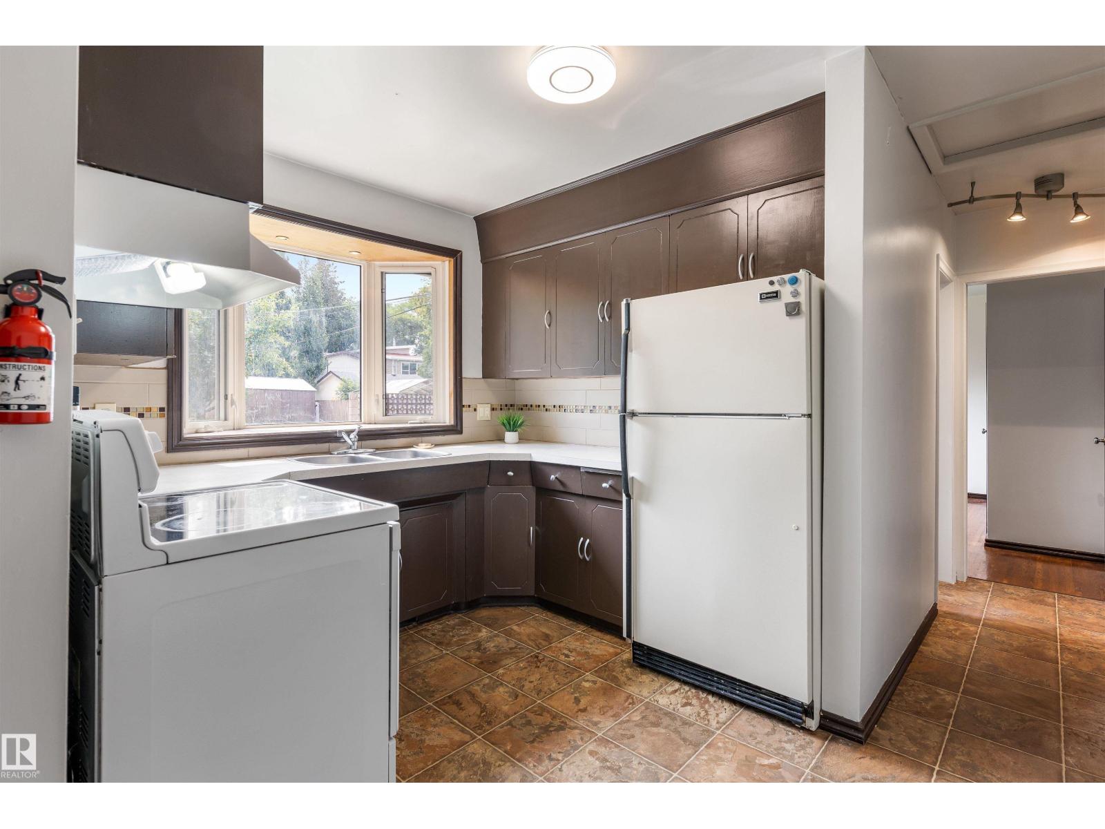 52 BELMONT DR, St. Albert