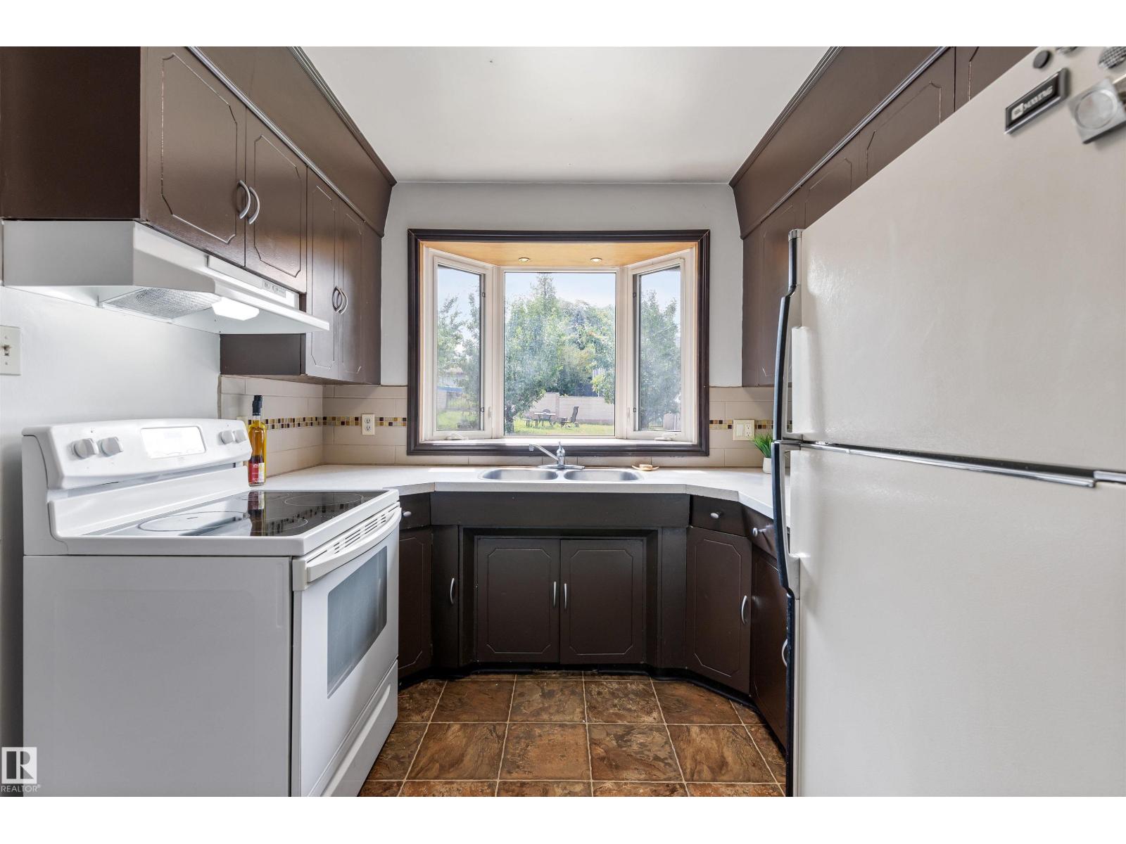 52 BELMONT DR, St. Albert