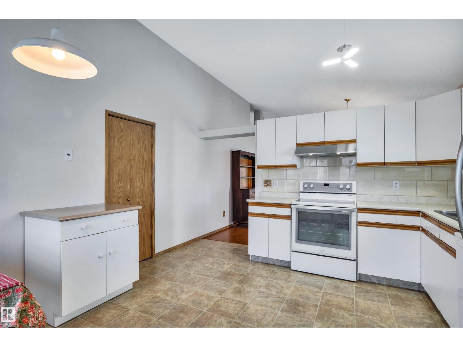 5 DONALD PL, St. Albert