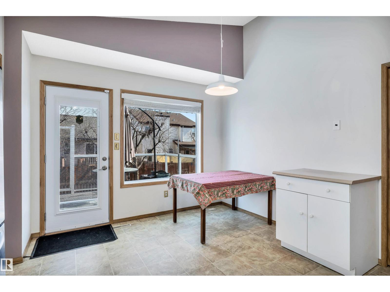 5 DONALD PL, St. Albert