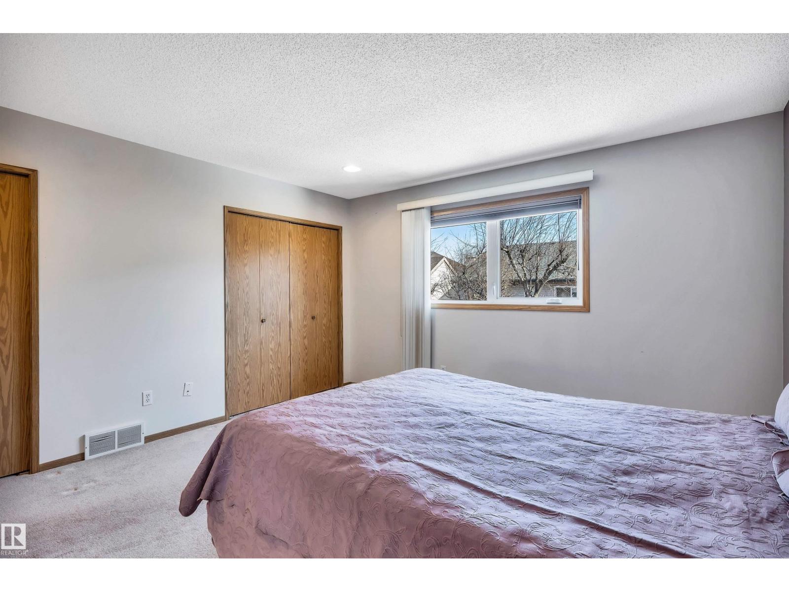 5 DONALD PL, St. Albert