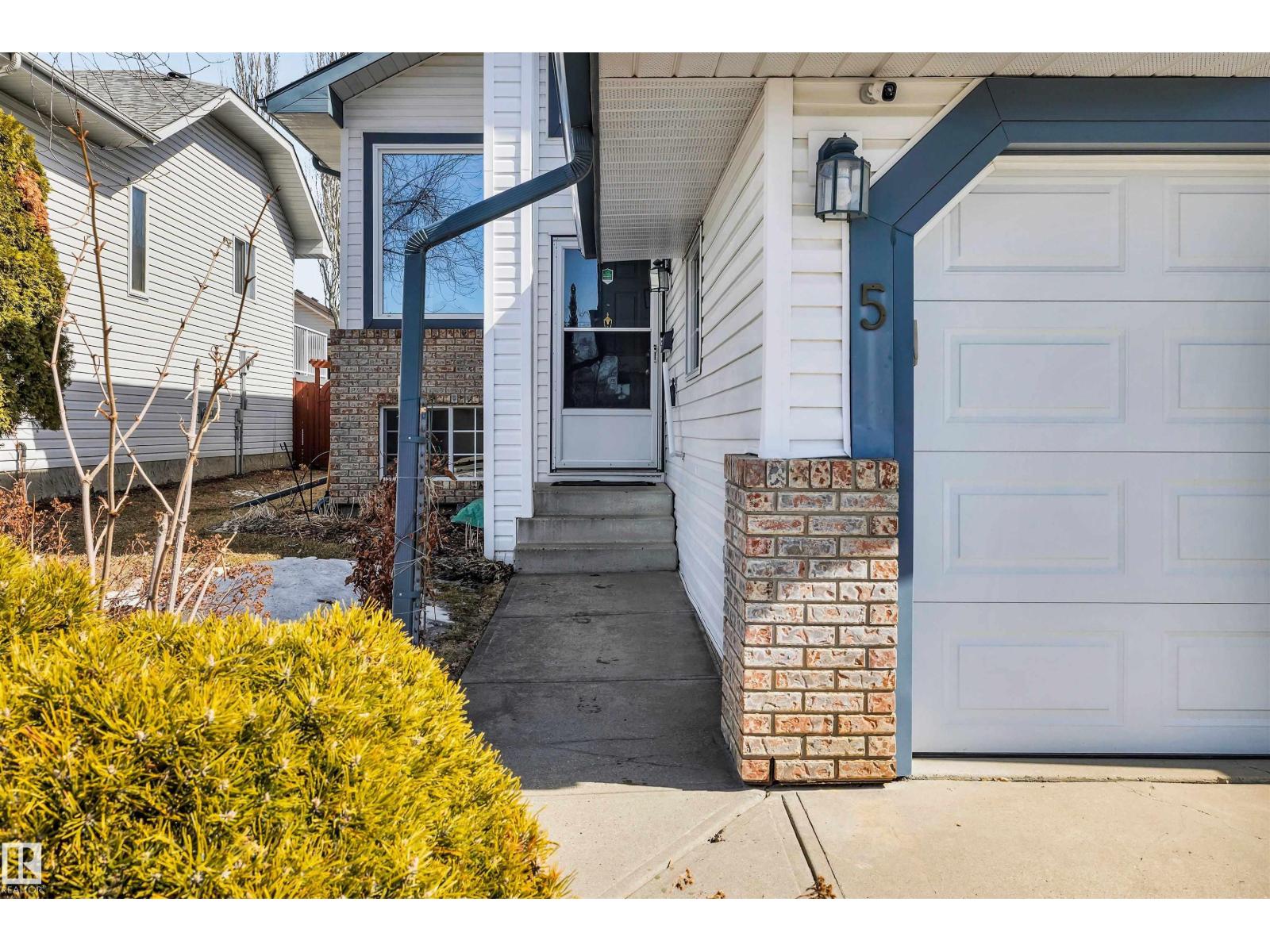 5 DONALD PL, St. Albert