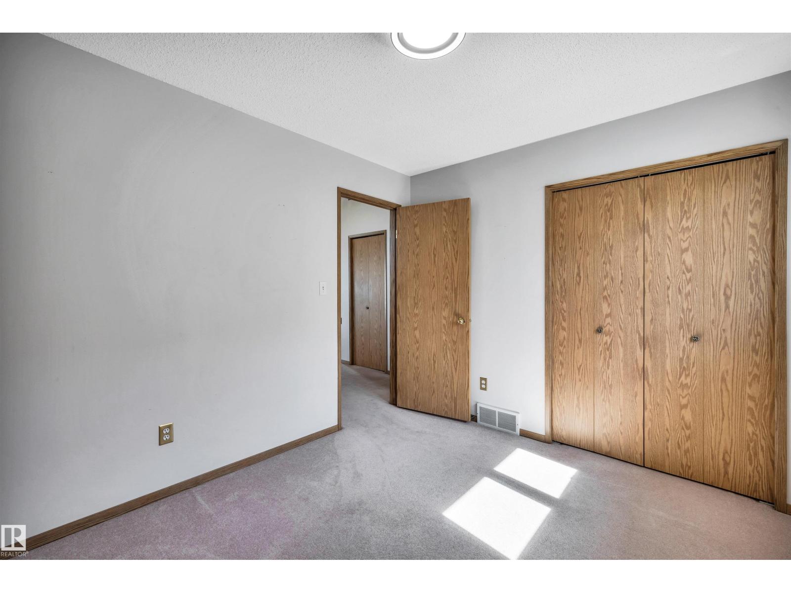 5 DONALD PL, St. Albert