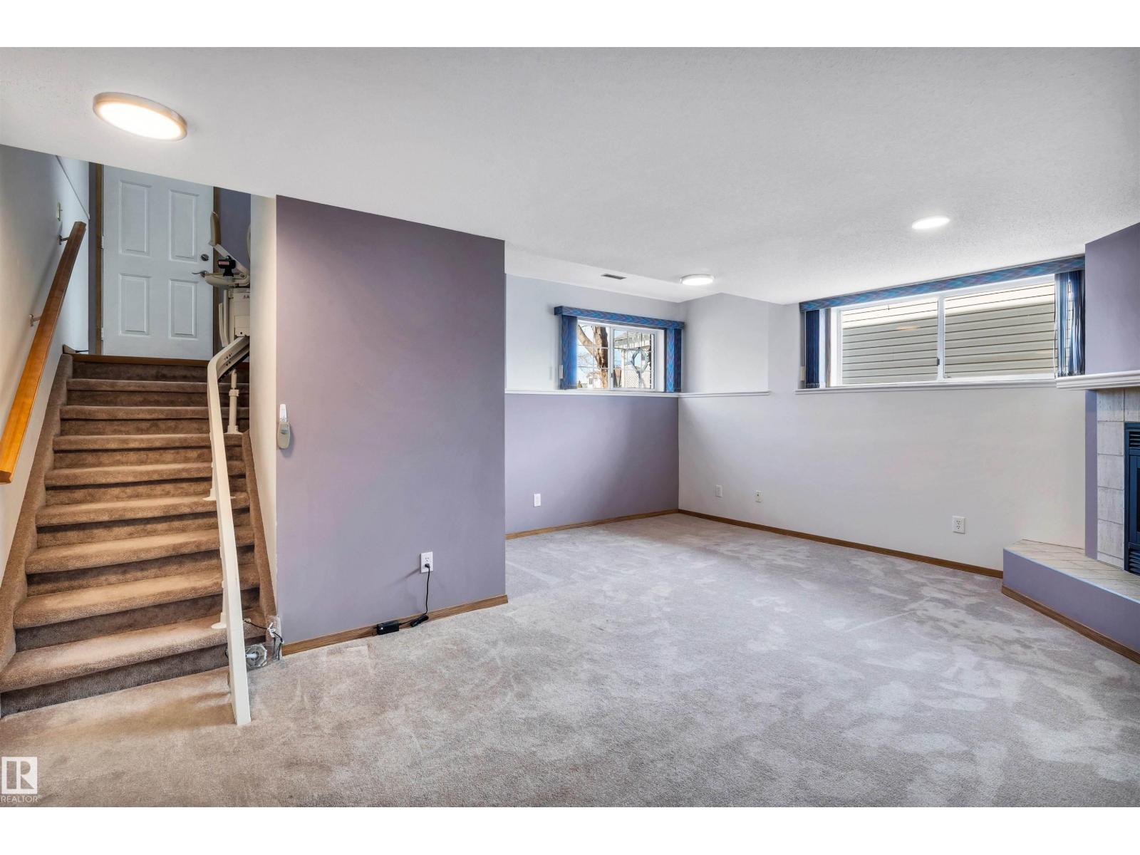 5 DONALD PL, St. Albert