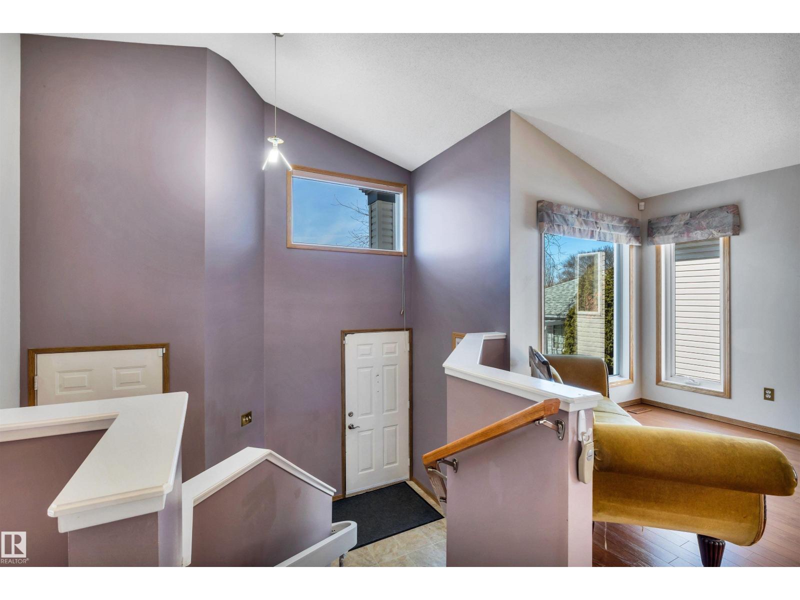 5 DONALD PL, St. Albert