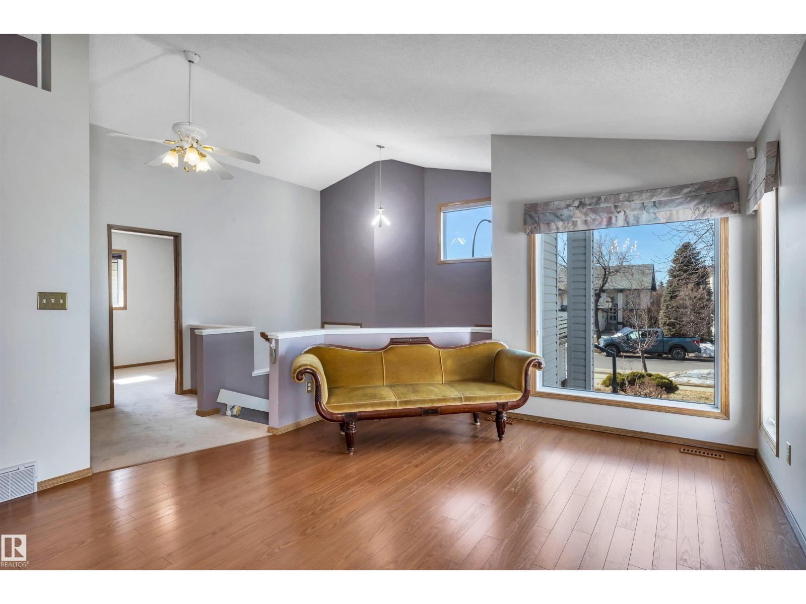 5 DONALD PL, St. Albert