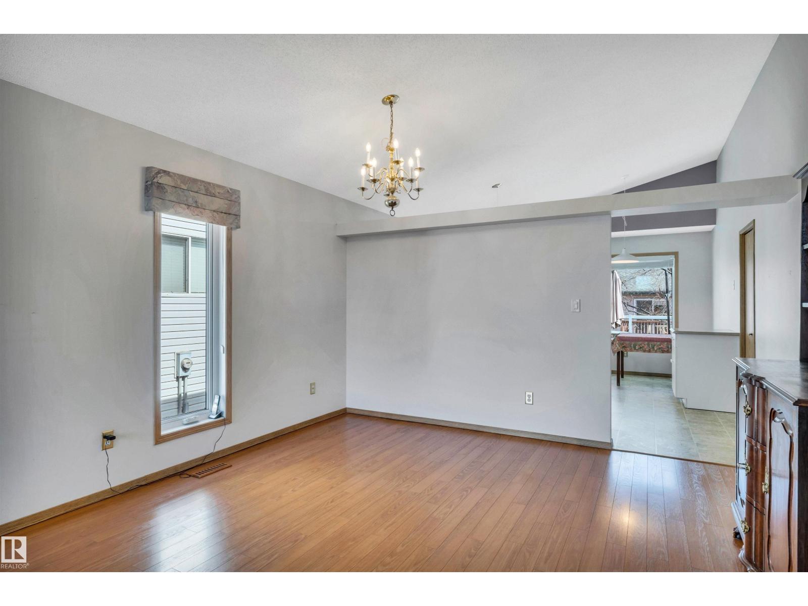 5 DONALD PL, St. Albert