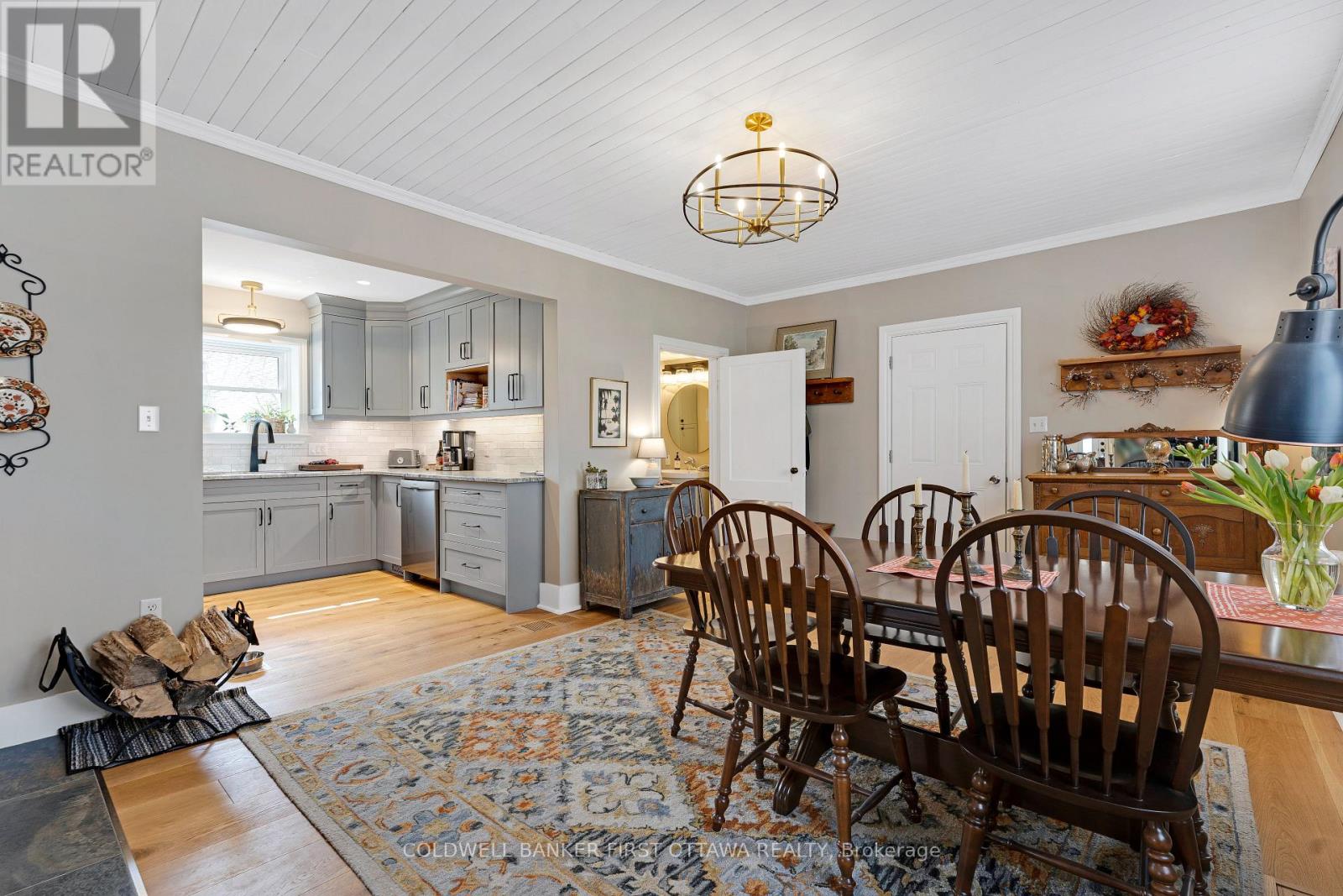 Dining room wide open to kitchen