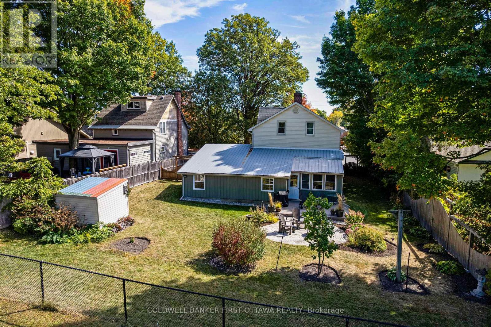 Large 72' x 113' lot with fenced yard