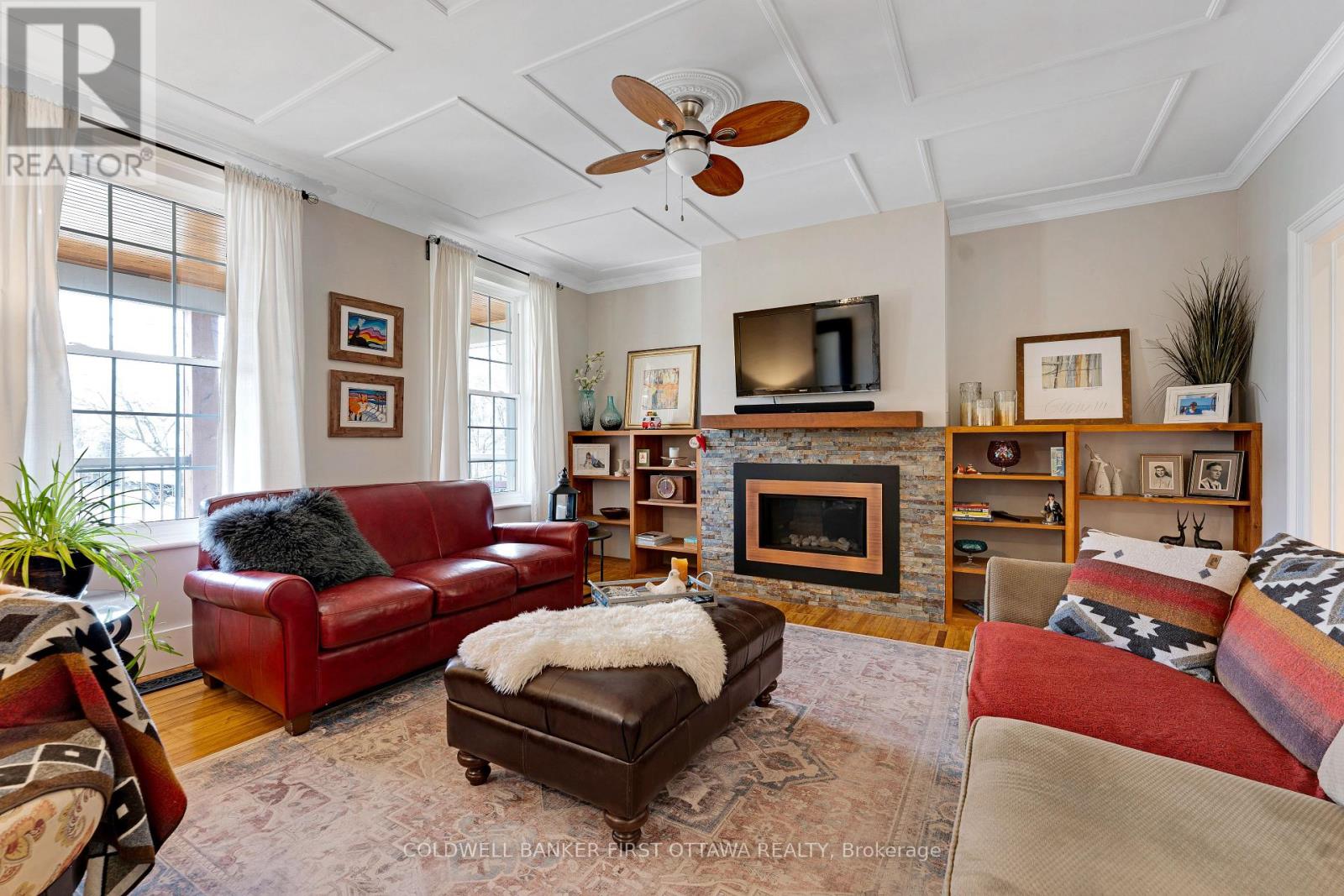Living room coffered ceiling with centre medallion