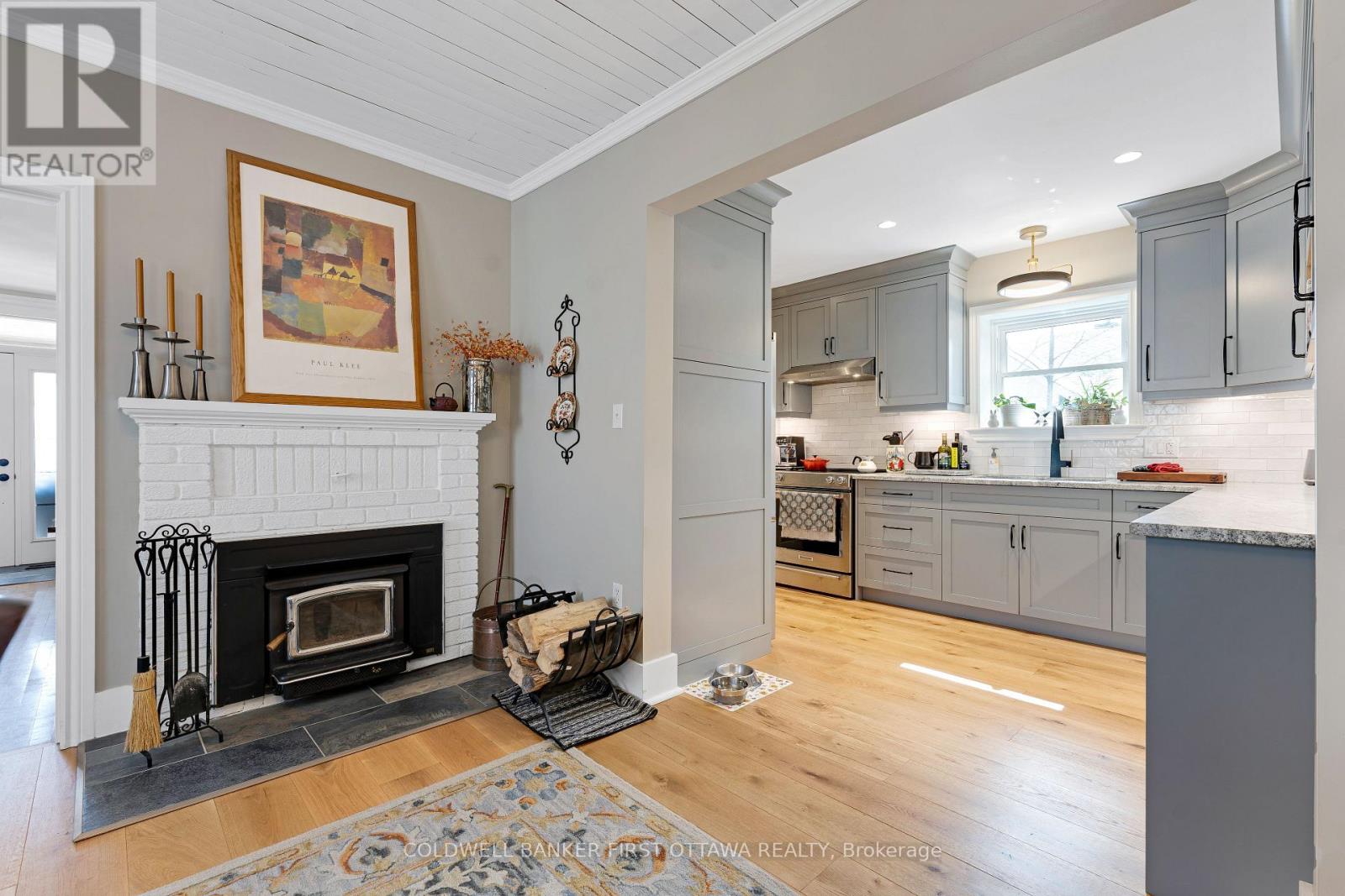 Adding warmth to dining and kitchen