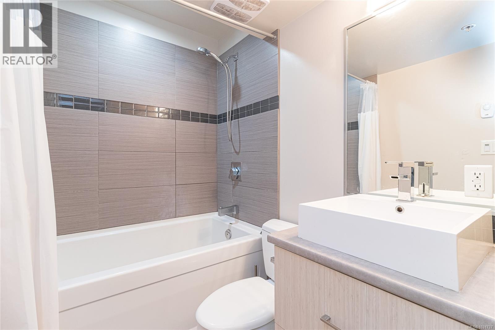 #305 1121 FORT ST - 16