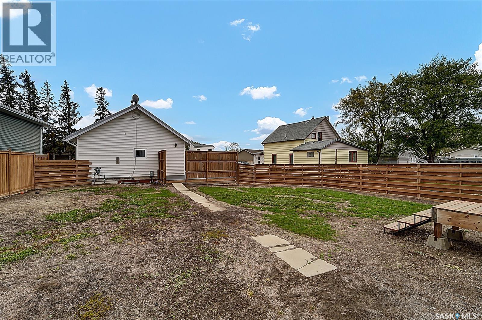 207 5th AVENUE E - 35