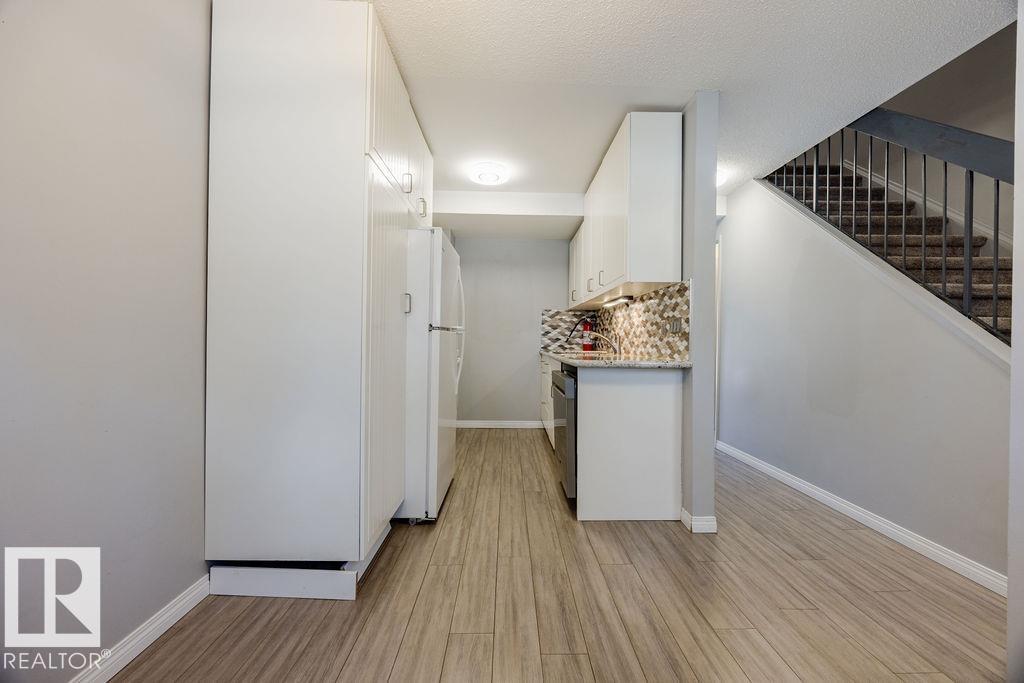 12032 25 AV NW - 6