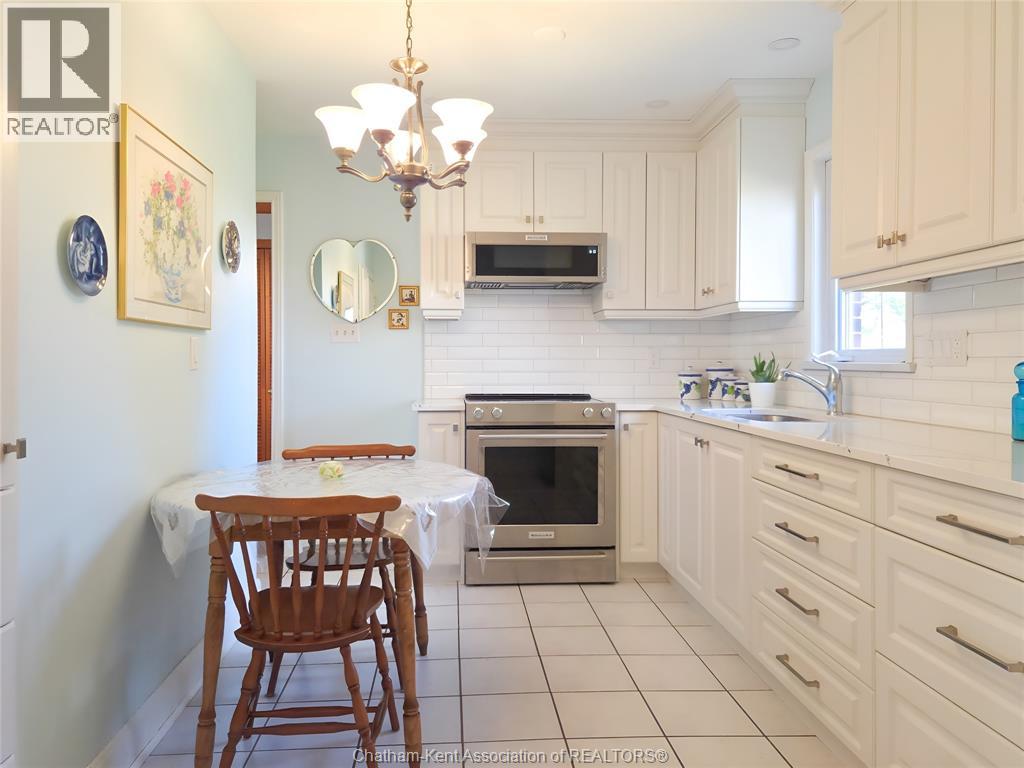 465 Victoria AVENUE — photo 15
