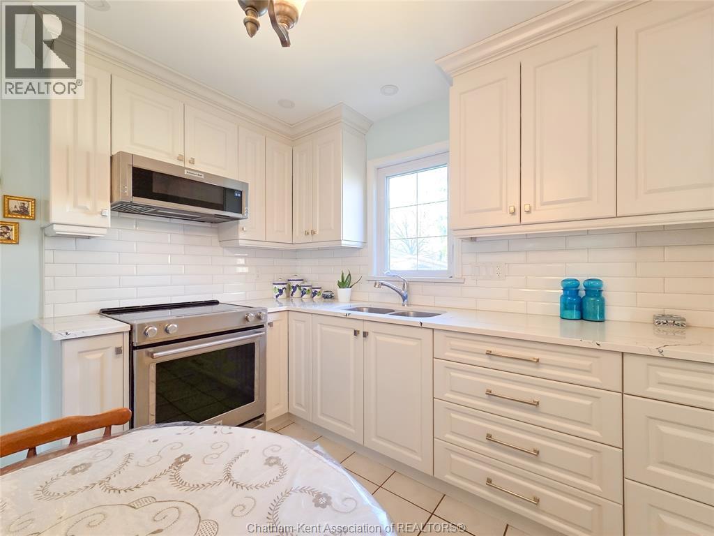 465 Victoria AVENUE — photo 18