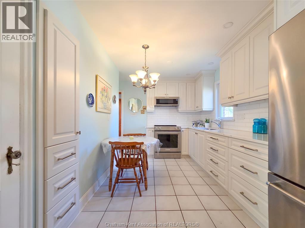 465 Victoria AVENUE — photo 19