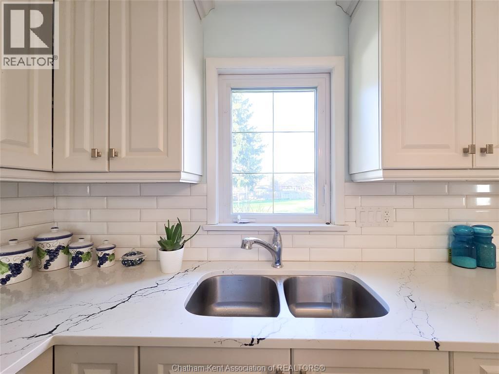 465 VICTORIA AVENUE - 20