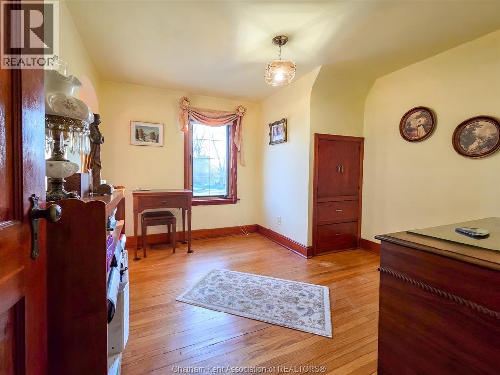 465 VICTORIA AVENUE - 23