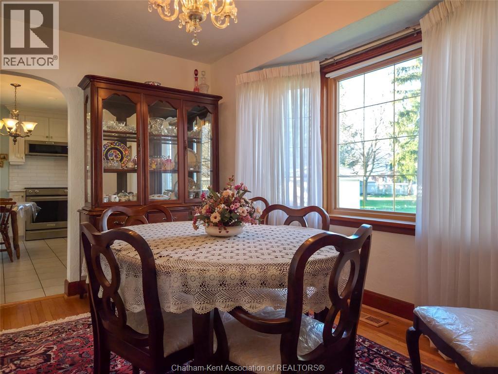465 VICTORIA AVENUE - 27