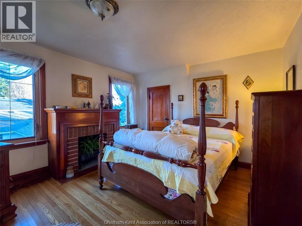 465 VICTORIA AVENUE - 33