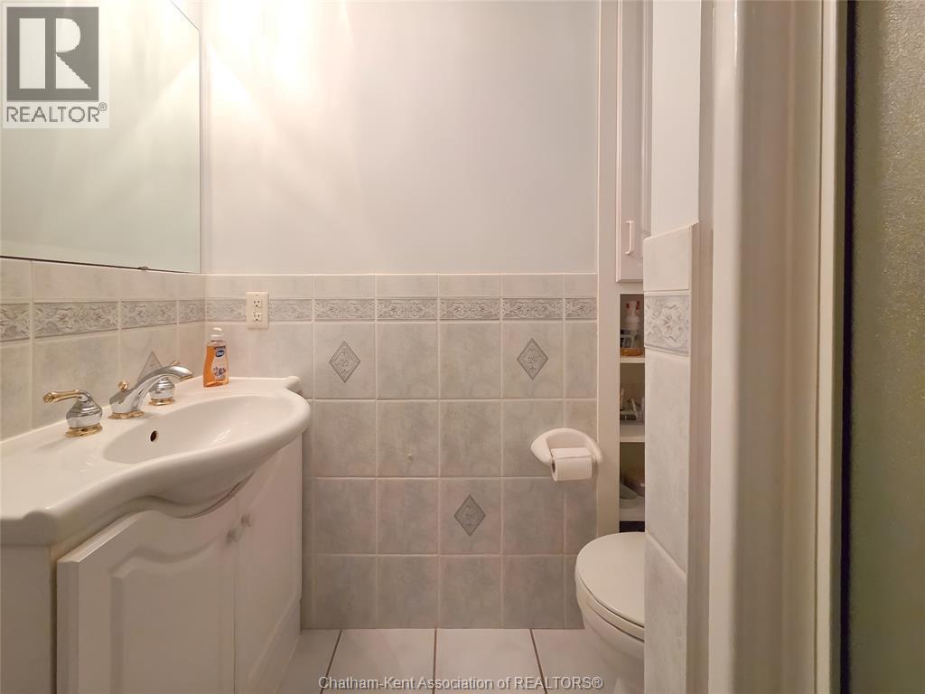 465 Victoria AVENUE — photo 43