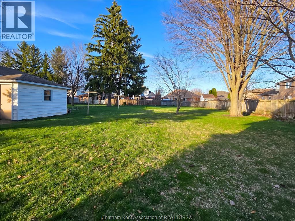 465 VICTORIA AVENUE - 7