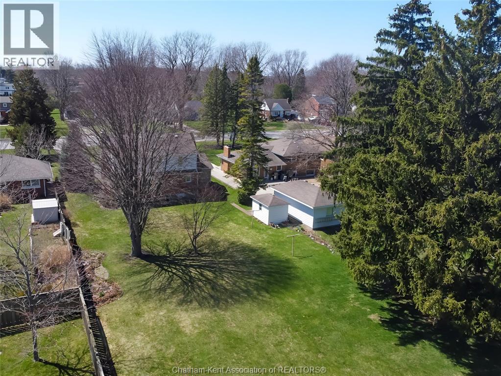 465 Victoria AVENUE — photo 8