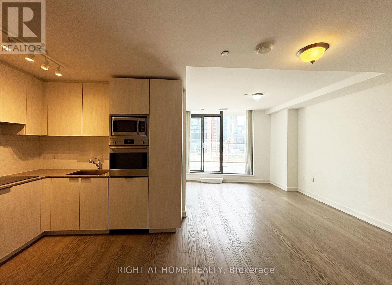 Listing photo of 606 - 11 WELLESLEY STREET W