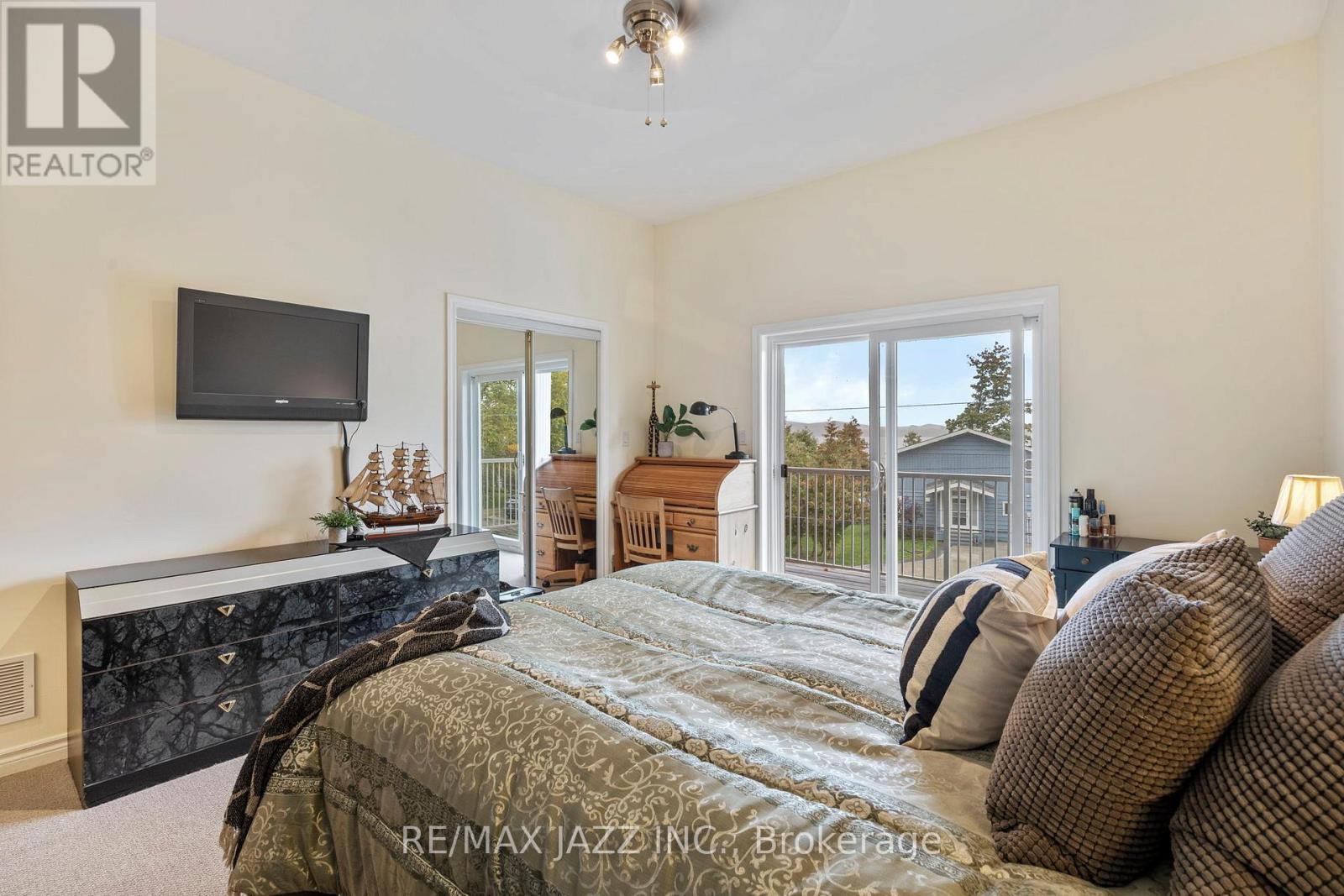 283 PLATTEN BOULEVARD - 26