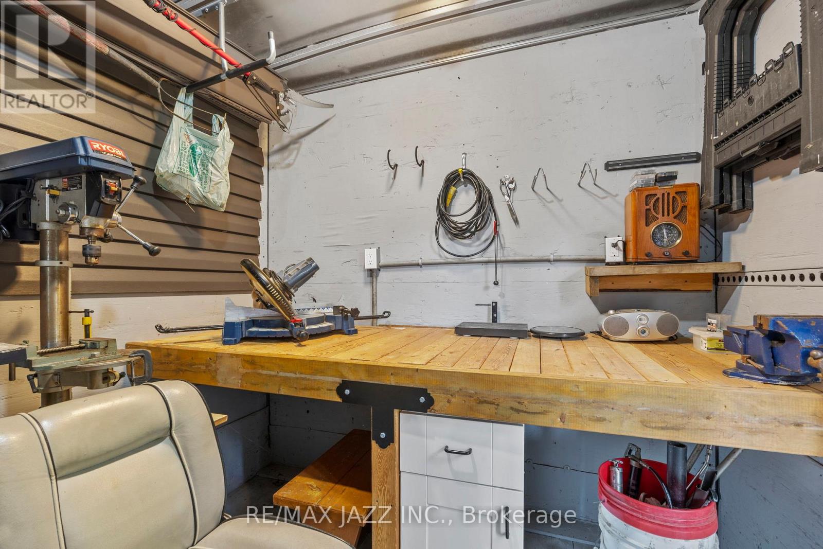 283 PLATTEN BOULEVARD - 36
