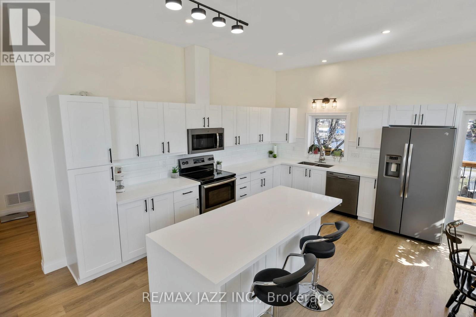 283 PLATTEN BOULEVARD - 21