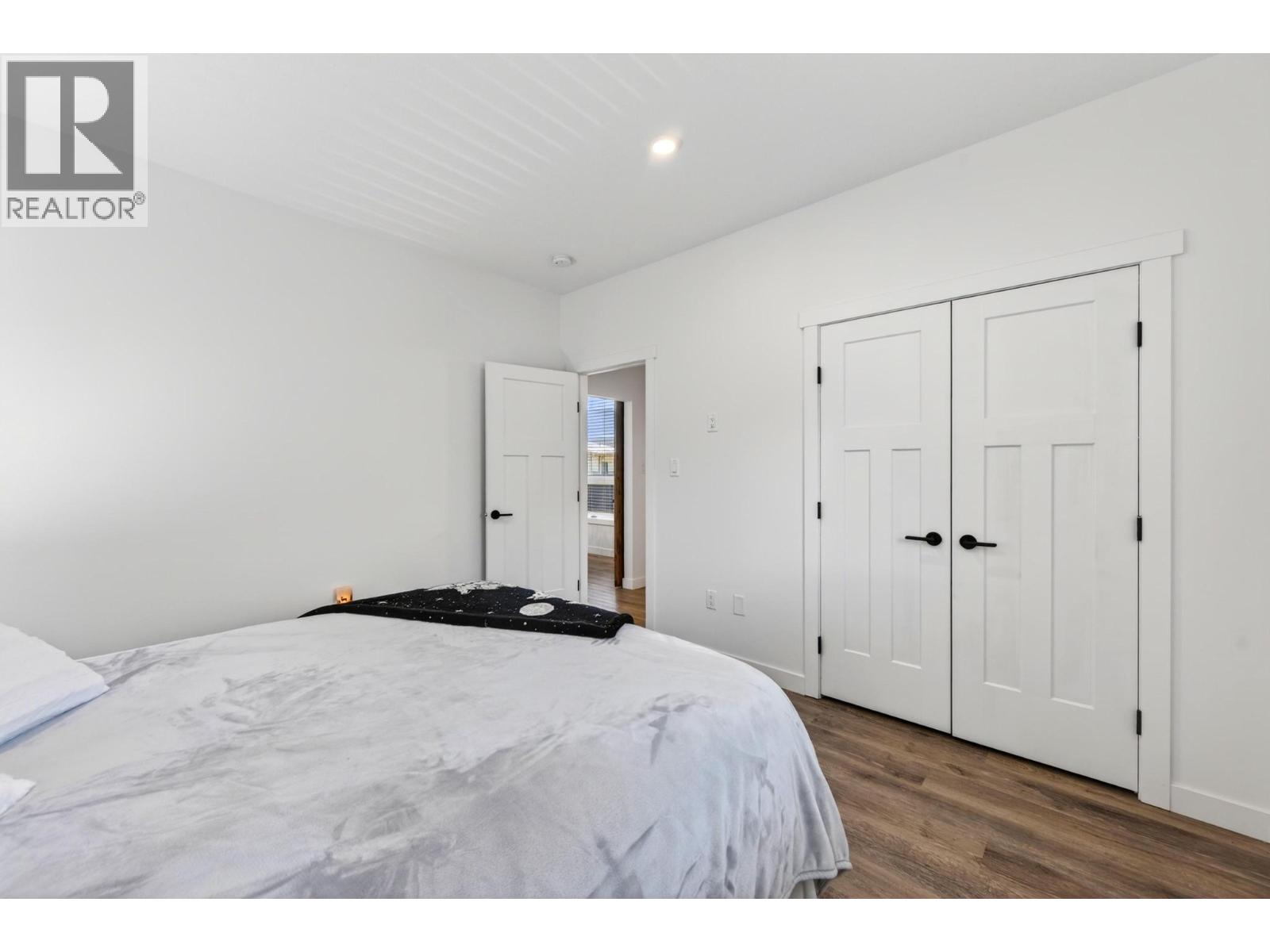 1542 CEDAR STREET - 52