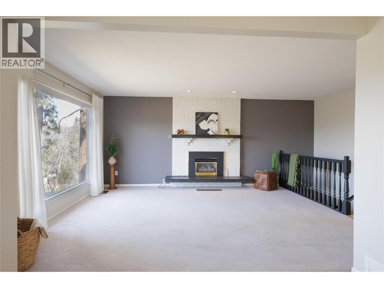 300 GORDONHORN CRESCENT - 10