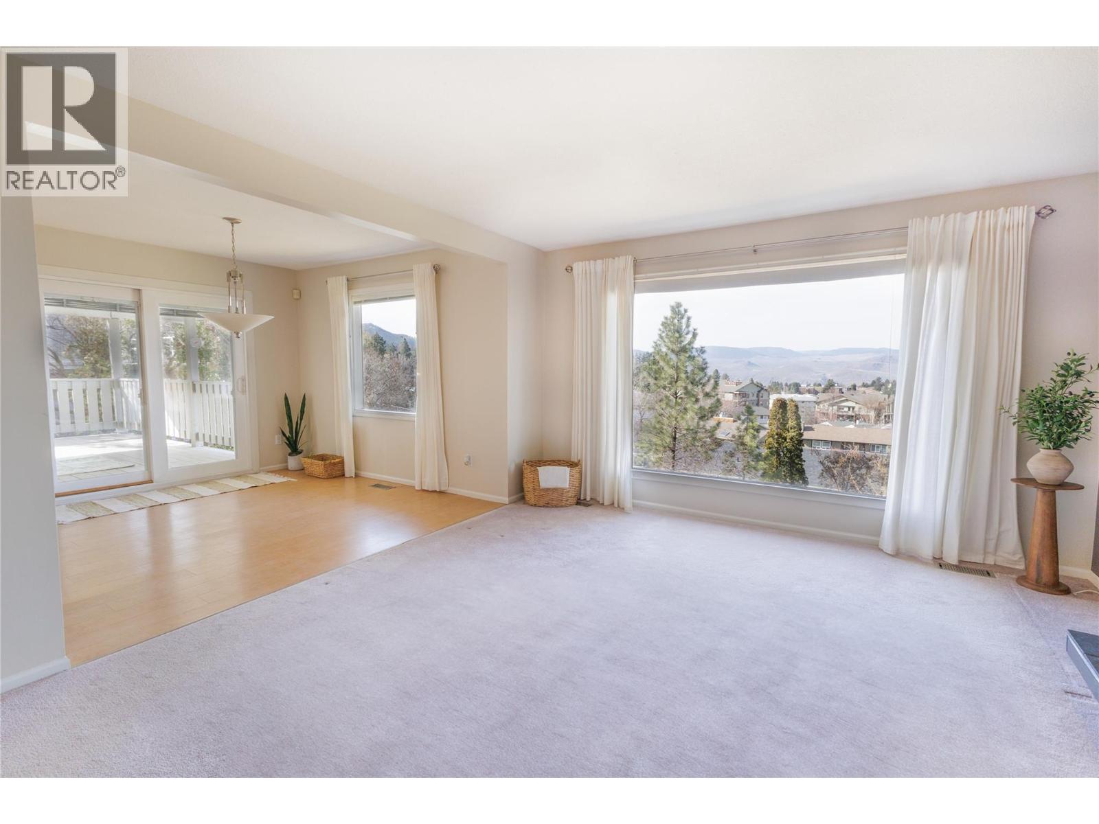 300 GORDONHORN CRESCENT - 13