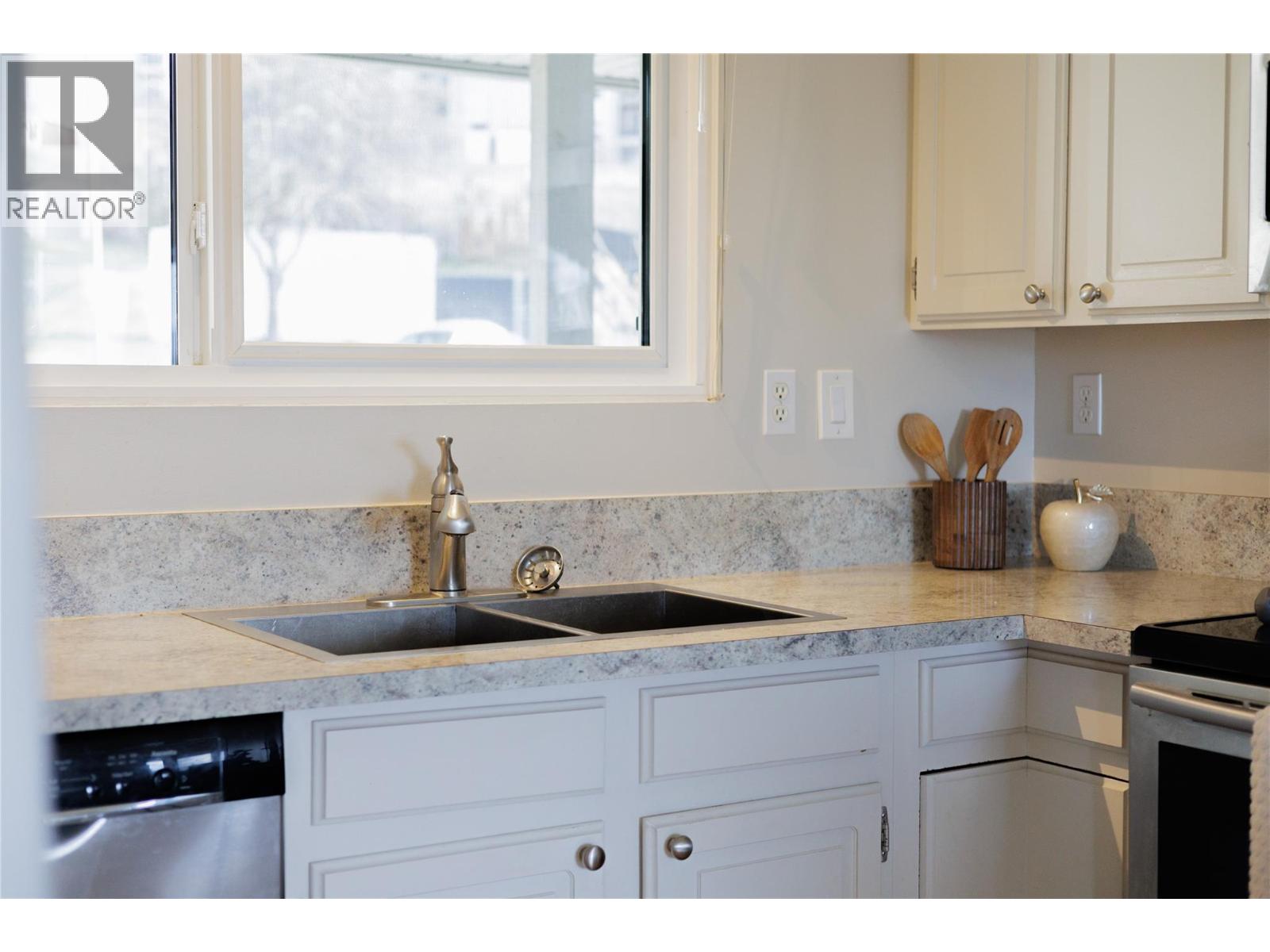 300 GORDONHORN CRESCENT - 19