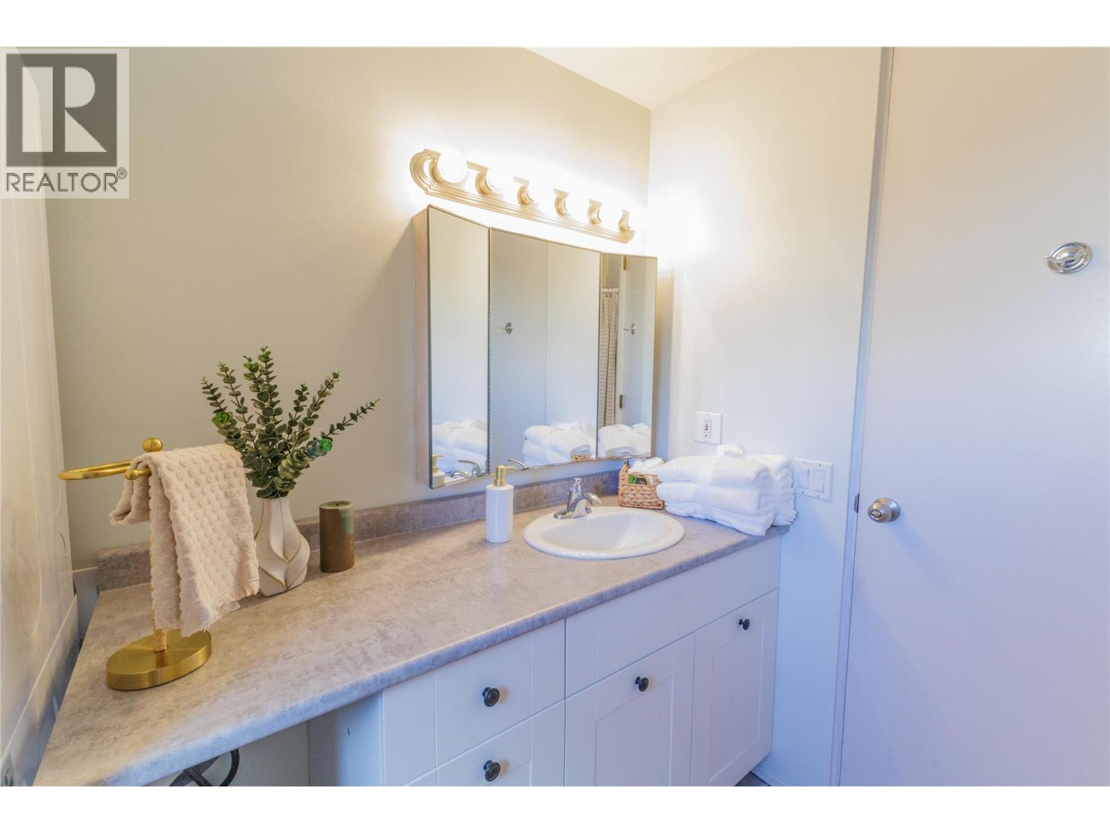 300 GORDONHORN CRESCENT - 23