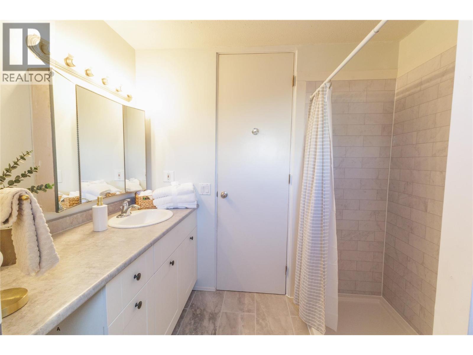 300 GORDONHORN CRESCENT - 24