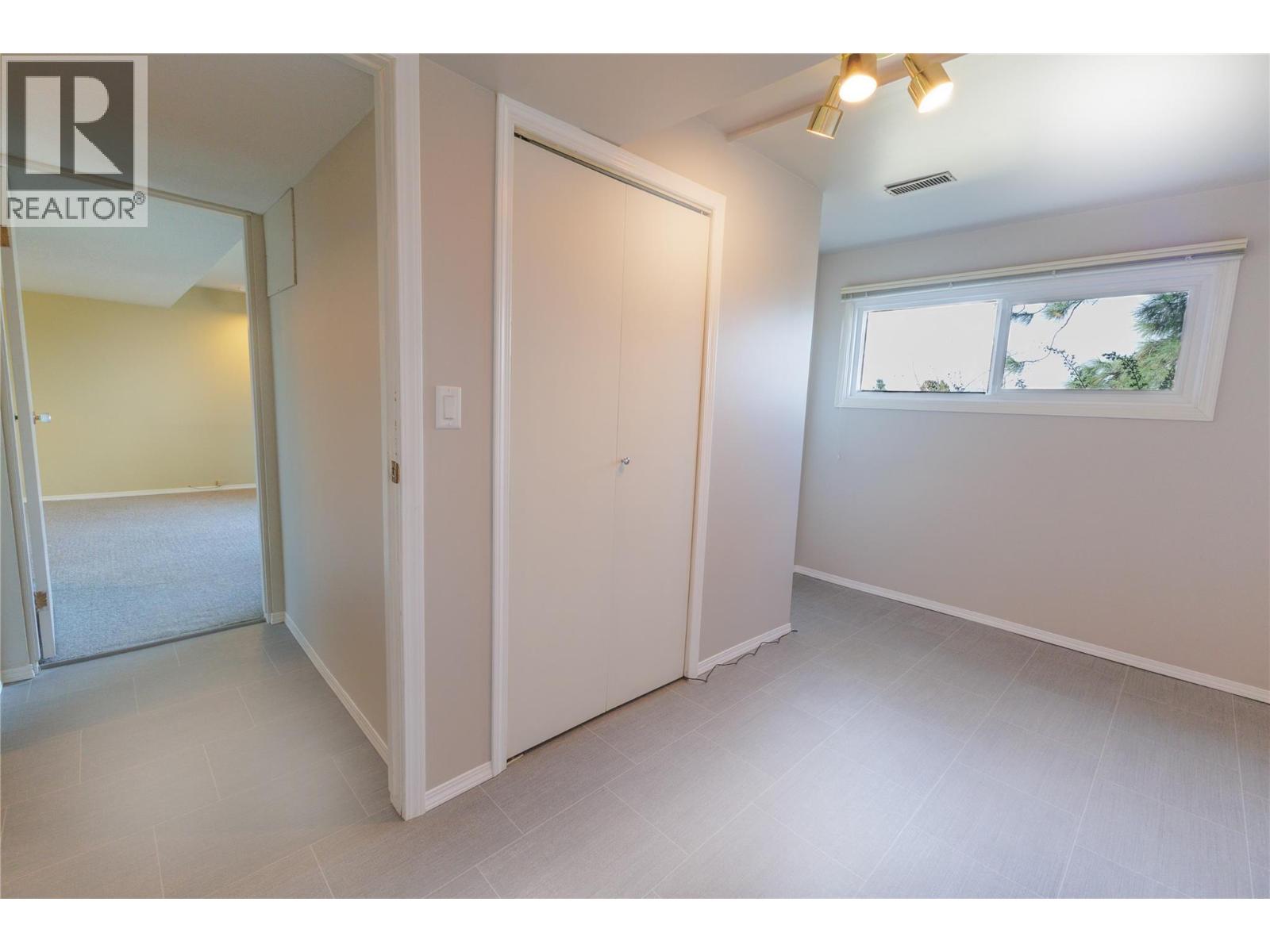 300 GORDONHORN CRESCENT - 38