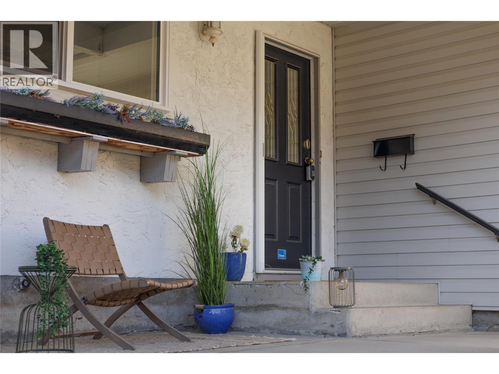 300 GORDONHORN CRESCENT - 4